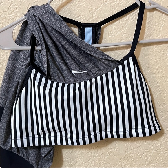 √SCOOP NECK, RACERBACK, LOOSE FIT offering maximum comfort and bikini included - Picture 4 of 7